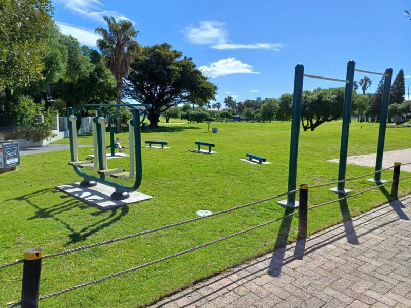 To Let 4 Bedroom Property for Rent in Greenways Golf Estate Western Cape